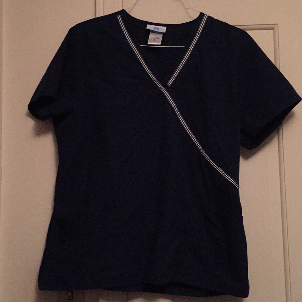 Navy blue scrub top🍀2 for 12